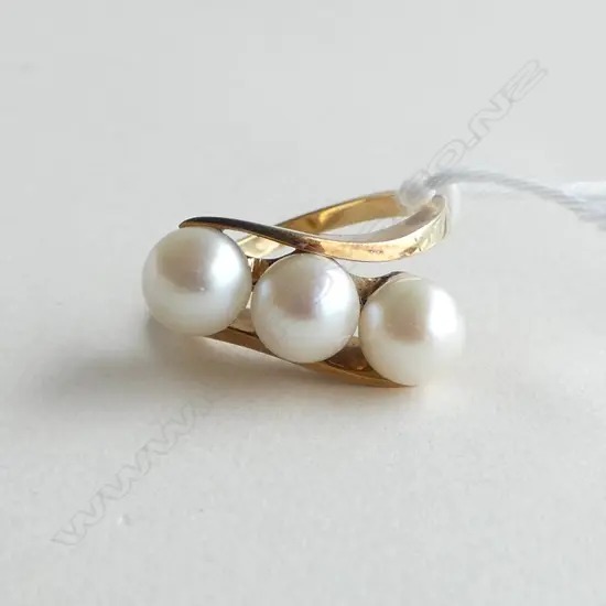 14ct Y/GOLD & 3 LARGE CULTURED PEARL CROSS OVER RING substantial mount 7.3gms SIZE P