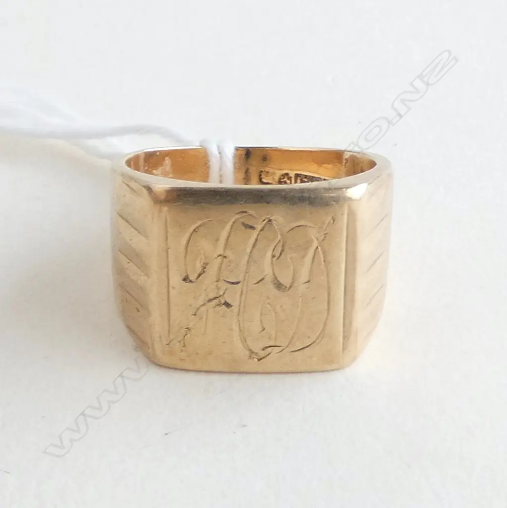9ct YELLOW GOLD SIGNET RING 10.6gms SIZE N 1/2 Image 1++