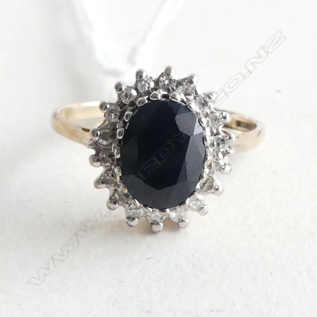 9CT SAPPHIRE & DIAMOND CLUSTER RING 2.6grms SIZE N Image 1++