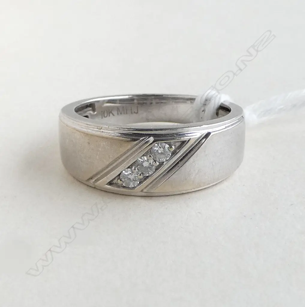 10CT WHITE GOLD AND DIAMOND WEDDER 2.82gms size N Image 1++