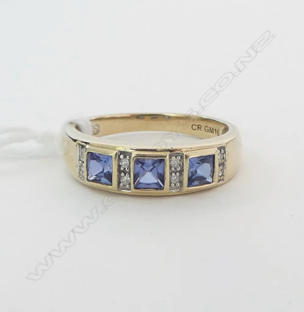 9CT  CREATED SAPPHIRE & DIAMOND RING, 2.9grms SIZE R Image 1++