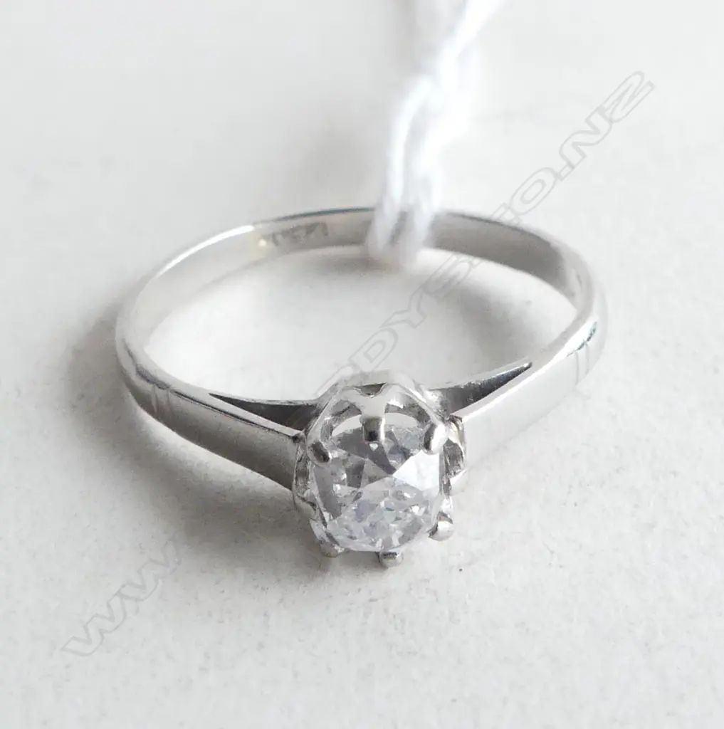 PLATINUM DIAMOND RING 2.7gms SIZE N Image 1++