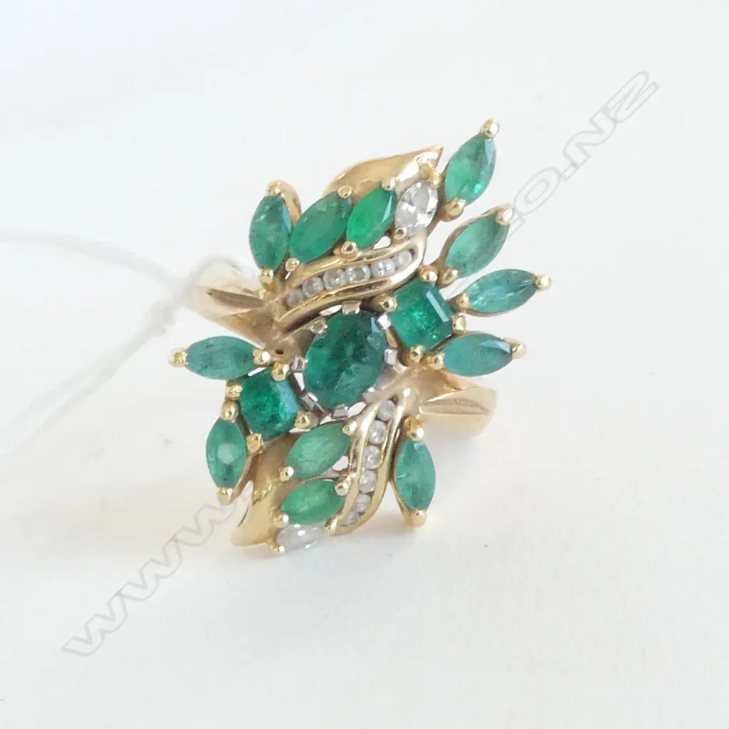 18CT Y/GOLD EMERALD & DIAMOND PRINCESS TYPE RING 10.38gms SIZE N Image 1++