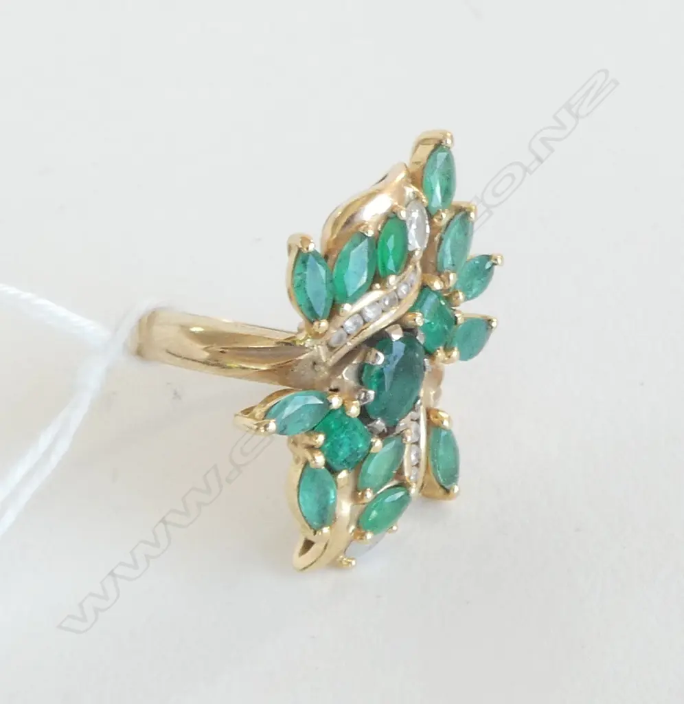18CT Y/GOLD EMERALD & DIAMOND PRINCESS TYPE RING 10.38gms SIZE N Image 1++