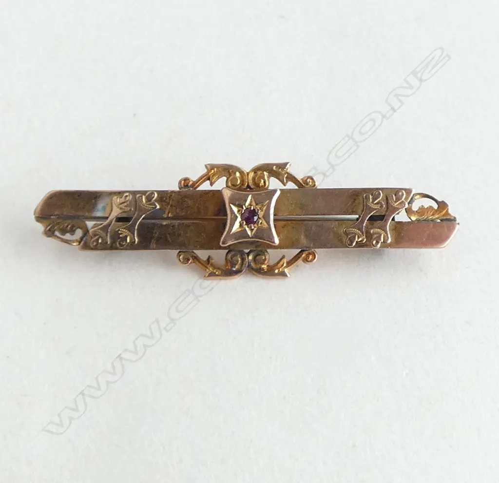 9CT BAR BROOCH 2.7gms Image 1++