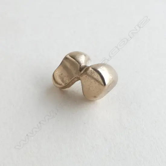 GOLD CAP TO A MOLAR TOOTH 4.38gms small part of tooth remaining