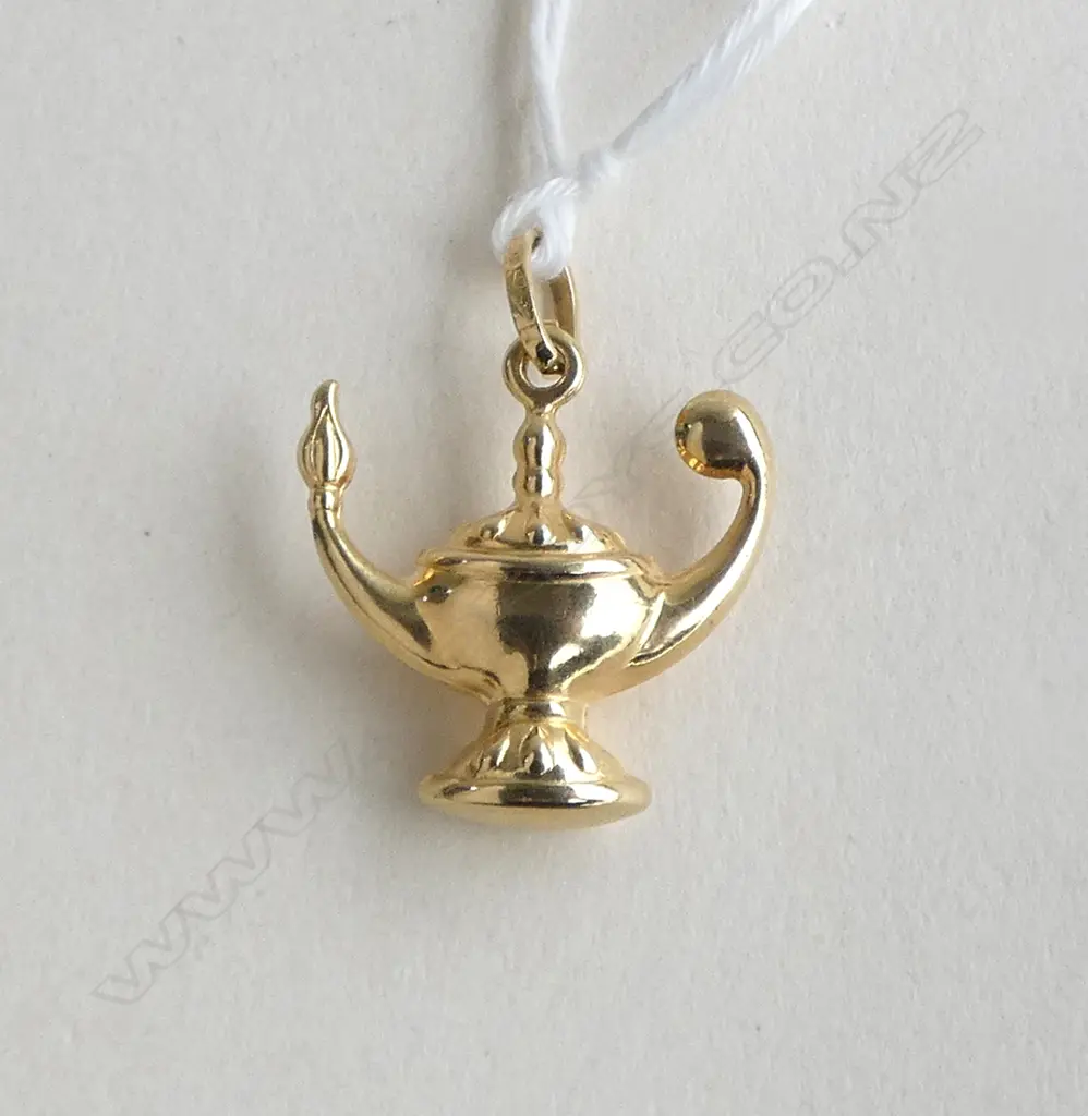 18CT GOLD CHARM ALADDINS LAMP 2.04gms Image 1++