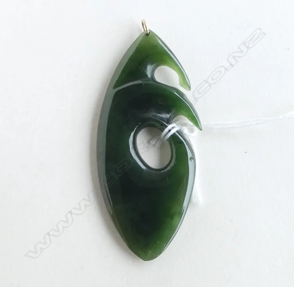 MAORI POUNAMU CARVED PENDANT in good polish H.70mm Image 1++