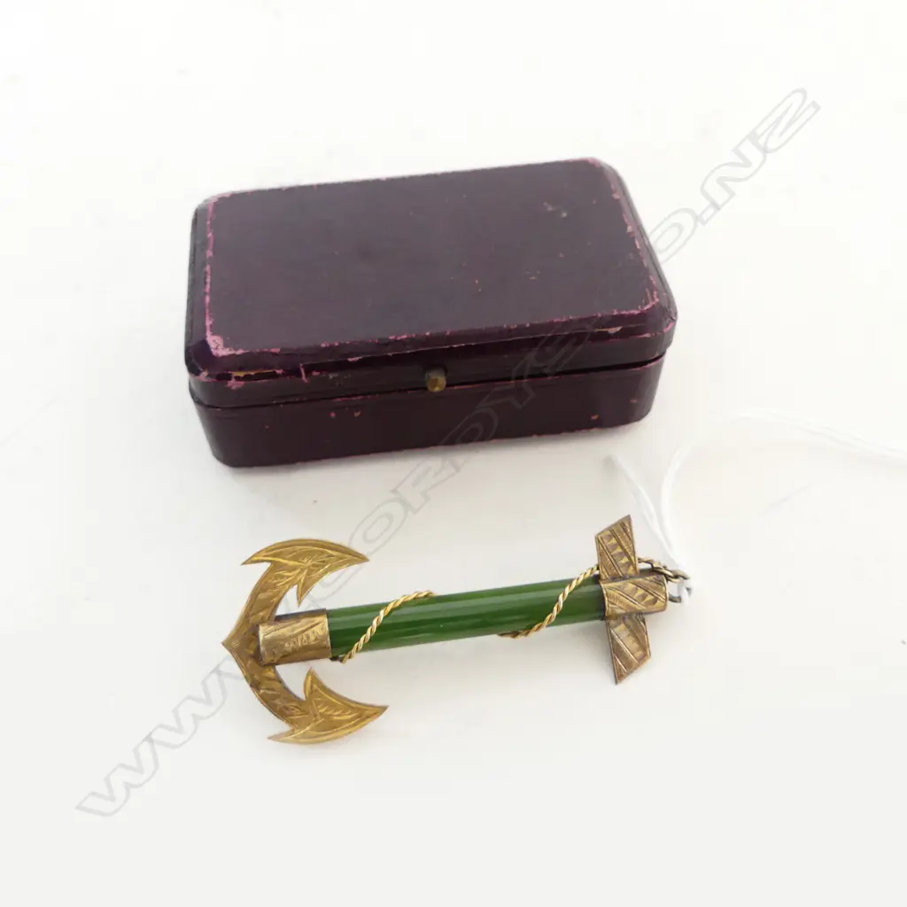 c1900 9ct GILDED GOLD & POUNAMU FOULED ANCHOR BROOCH in old case Image 1++