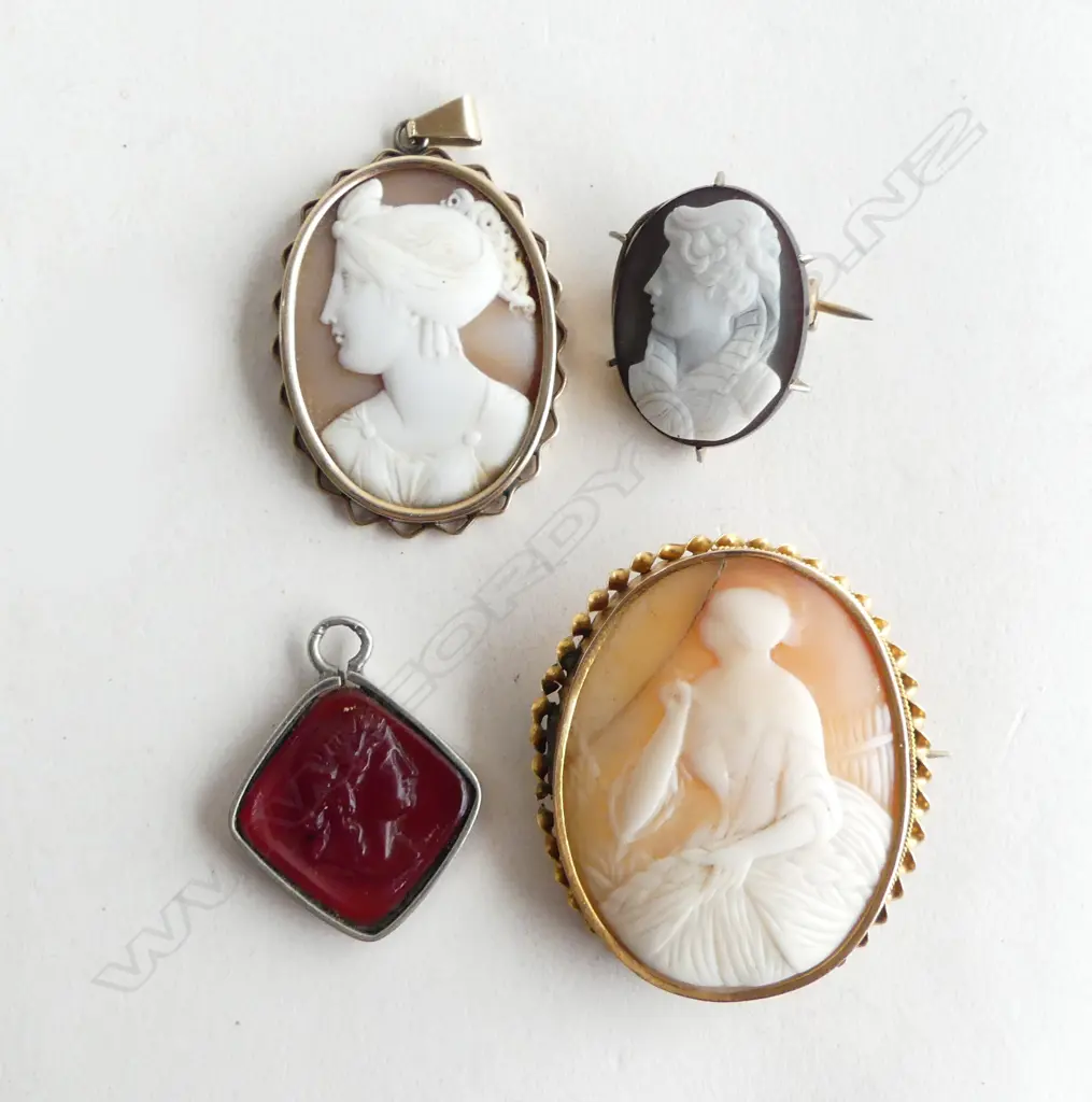 4 CAMEOS ONE STAMPED 585  Image 1++