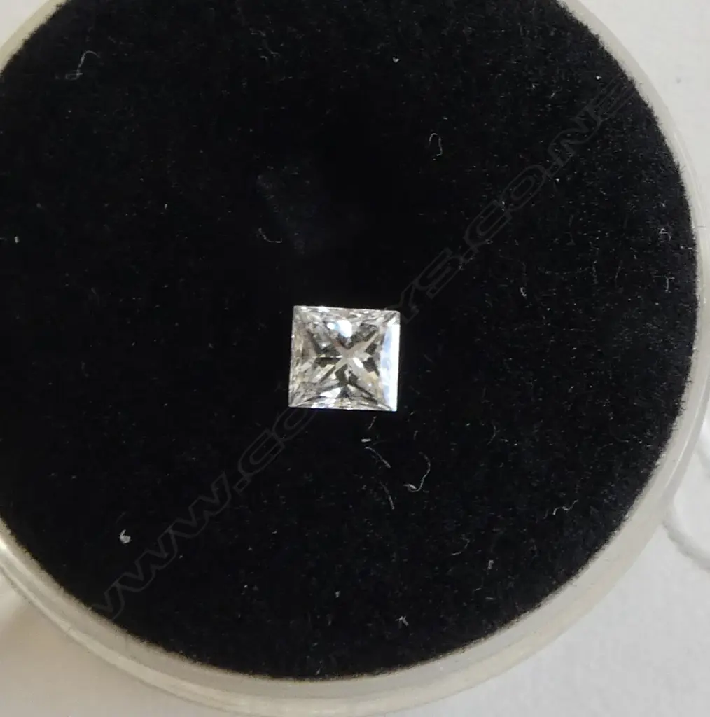 0.25CT UNSET PRINCESS CUT DIAMOND Image 1++