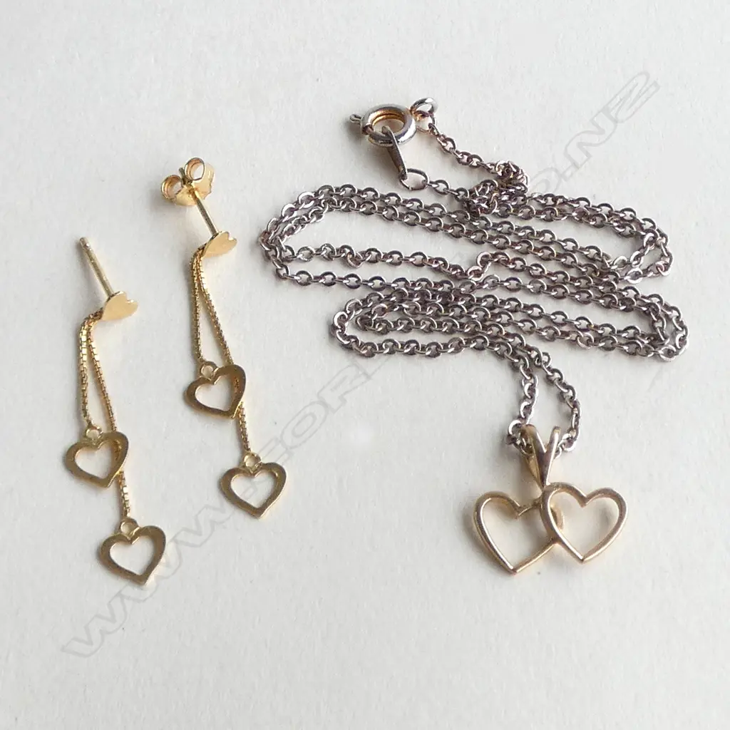 9CT GOLD PENDANT AND EARRINGS SET (COSTUME CHAIN) Image 1++