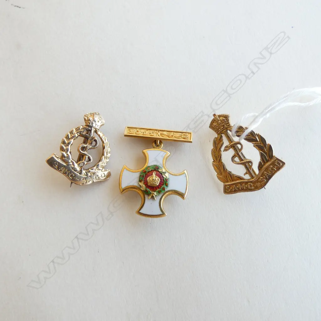 2 X 9ct GOLD (SWEET HEART) BADGES 4.9gms South African Medical Corps (S.A.M.C. - S.A.G.D.) (Cap Badge) + MINI WWI DSO Image 1++