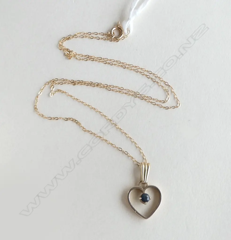 9CT GOLD & SAPPHIRE PENDANT & GOLD CHAIN 1.46gms Image 1++