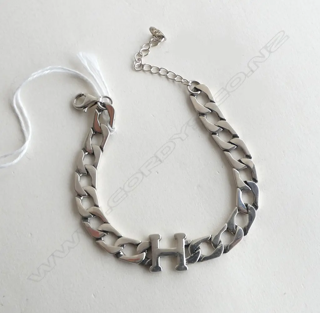 MODERN SOLID SILVER FLAT CURB LINK BRACELET with H link to center Image 1++