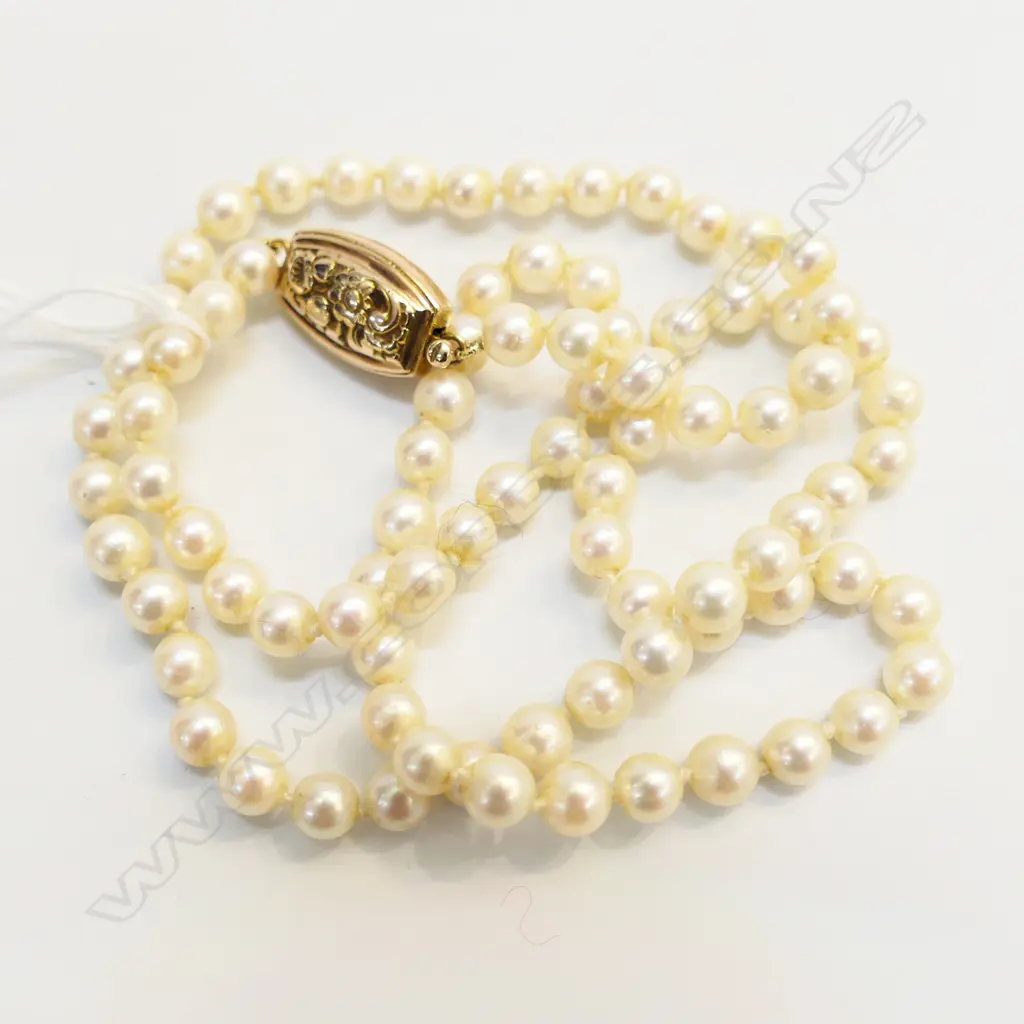 VINTAGE PEARL NECKLACE w. GOLD CLASP L.570mm Image 1++
