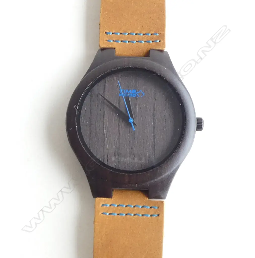 'TIME WOOD' WOODEN GENT'S WRISTWATCH, AS NEW, RUNNING  Image 1++