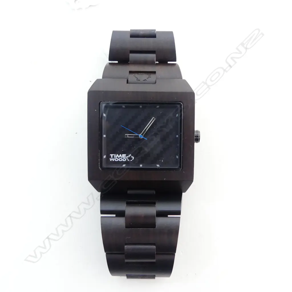 XTRA LG WOODEN 'TIME WOOD' BRAND WRISTWATCH, DESIGNED IN THE CZECH REPUBLIC, RUNNNING Image 1++