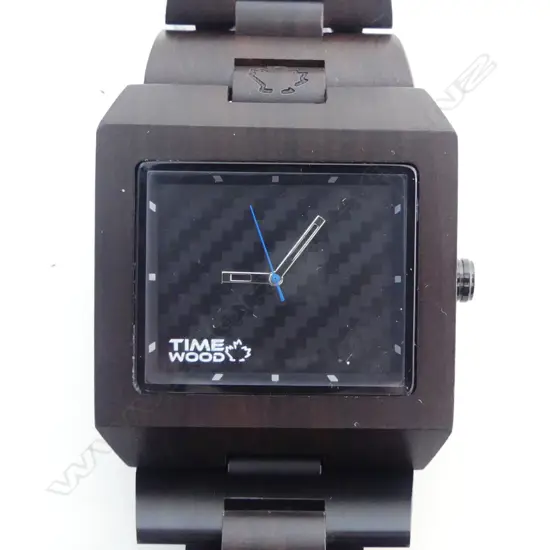XTRA LG WOODEN 'TIME WOOD' BRAND WRISTWATCH, DESIGNED IN THE CZECH REPUBLIC, RUNNNING