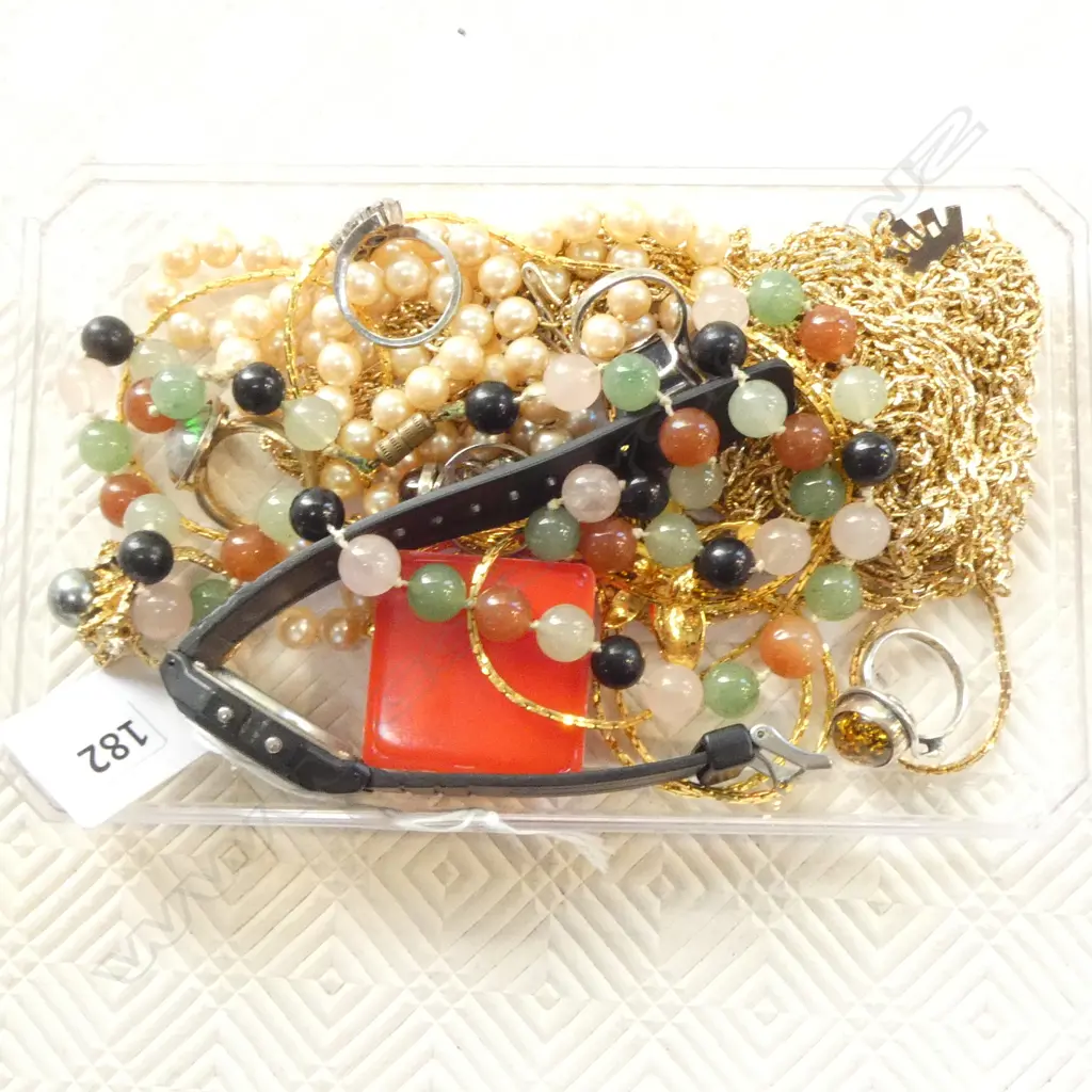 COLLECTION COSTUME JEWELLERY: AGATE NECKLACE + GOLD PLATE CHAINS ETC + GEM SET RINGS + WATCH ETC Image 1++