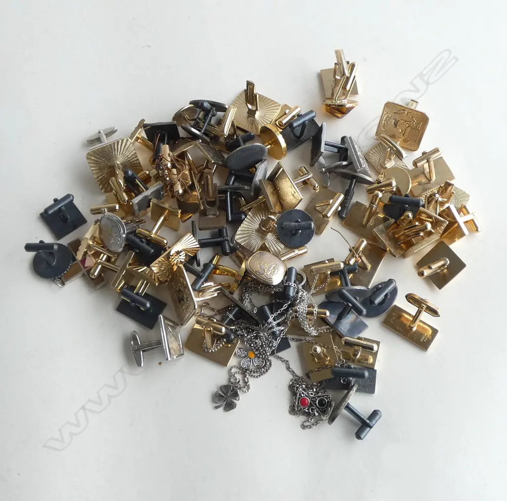 ASST. CUFFLINKS ETC Image 1++