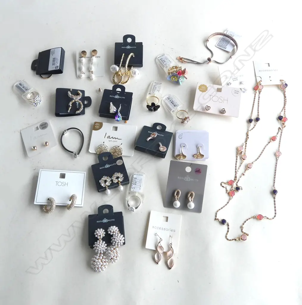 ASSTD. COSTUME JEWELLERY; EARRINGS, RINGS & NECKLACE, NEW OLD STOCK Image 1++