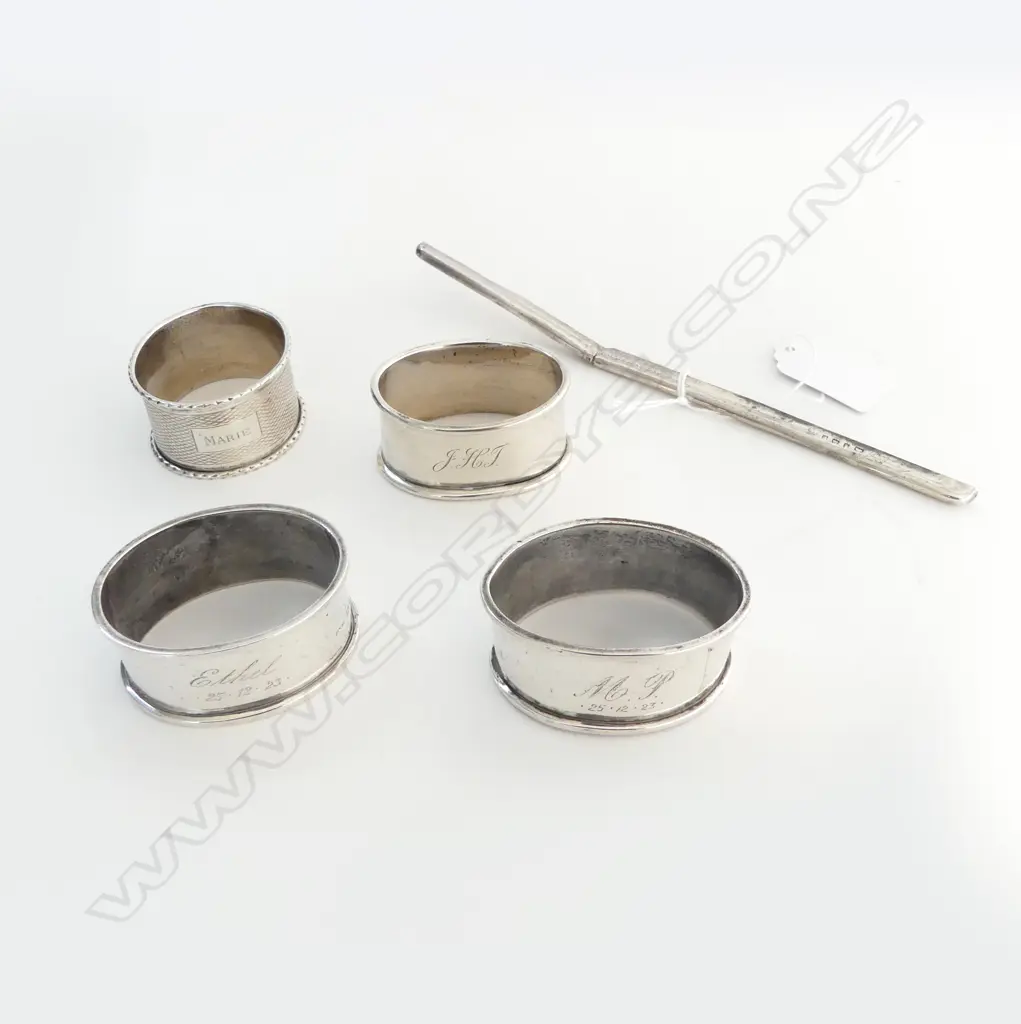 4 STG SILVER NAPKIN RINGS + SCRAP PIECE, 70gms Image 1++