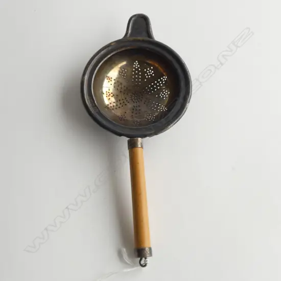 SILVER TEA STRAINER with pierced bowl & bamboo handle Sheffield 1907. 46gms total
