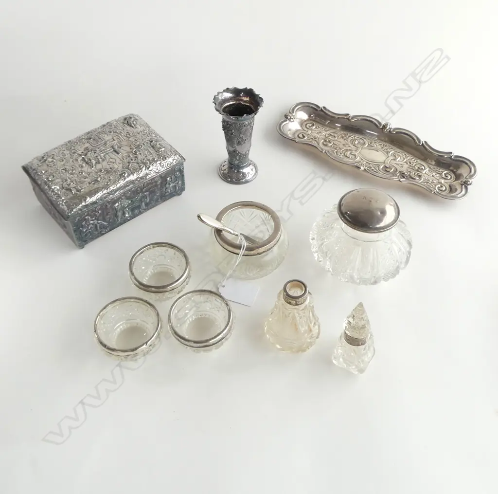 4 CRYSTAL CONTAINERS (3 w. STG TRIM), 3 SALTS, 3 PCES EP Image 1++