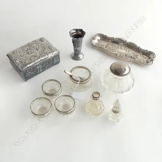 4 CRYSTAL CONTAINERS (3 w. STG TRIM), 3 SALTS, 3 PCES EP