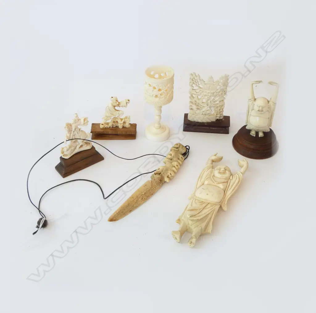 7 PCES CARVED IVORY INCL. SKULL DAGGER L.160mm Image 1++