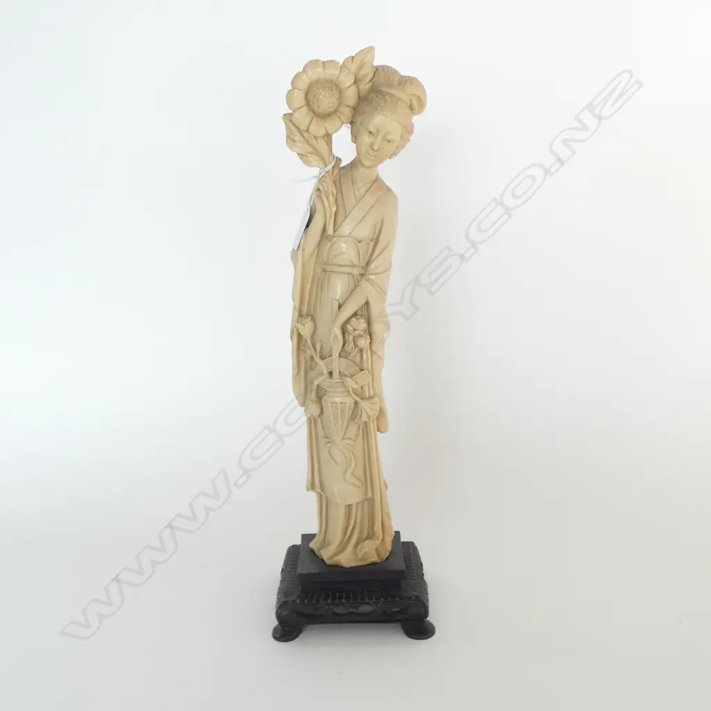 TALL RESIN GEISHA H.460mm Image 1++