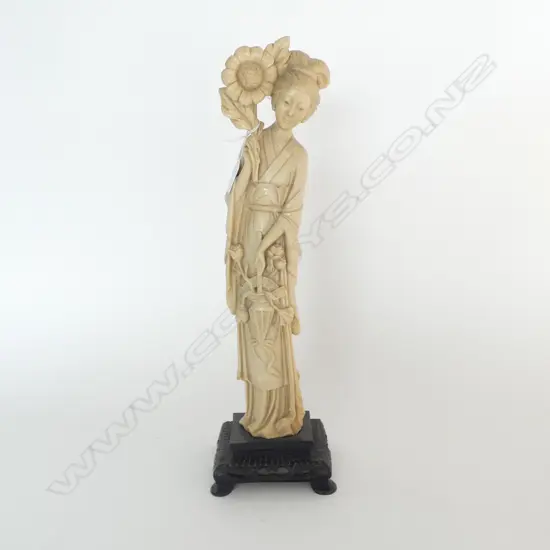 TALL RESIN GEISHA H.460mm
