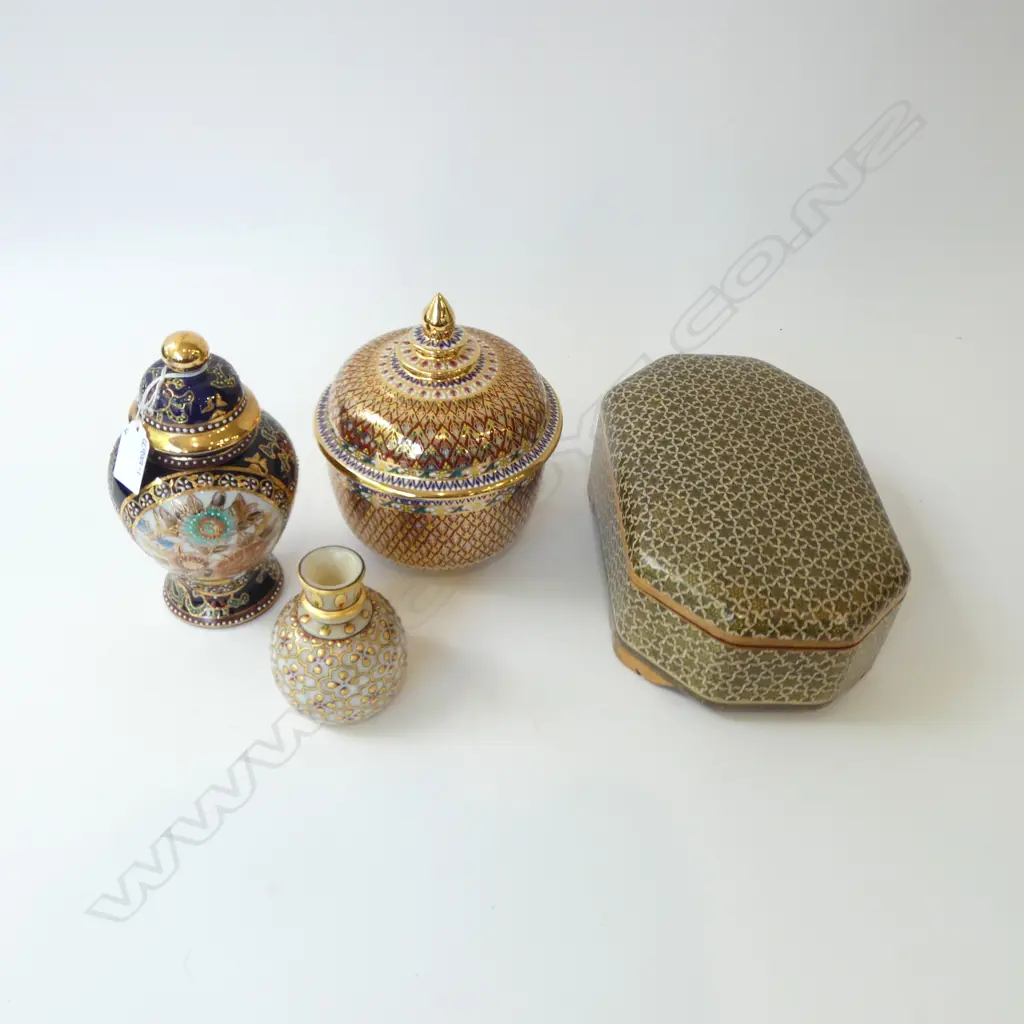 INLAID JEWELLERY BOX, 2 HAND PAINTED LIDDED JARS & HARDSTONE VASE Image 1++