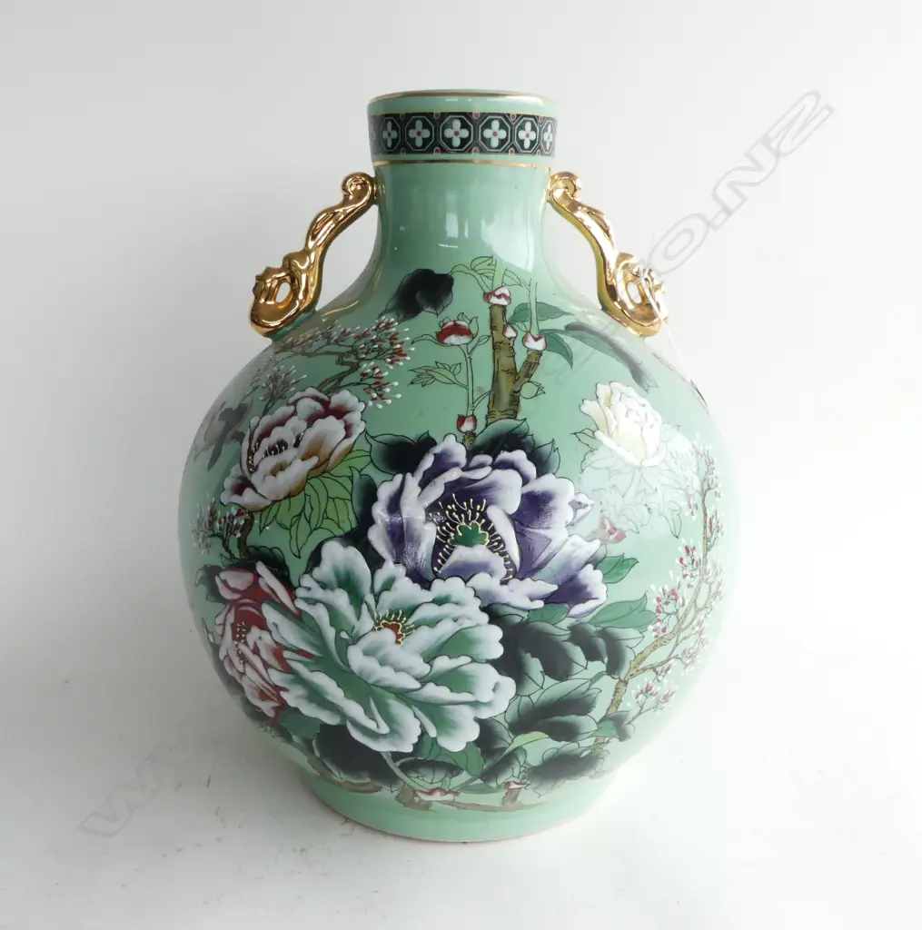 LG GREEN ORIENTAL VASE H.370mm Image 1++