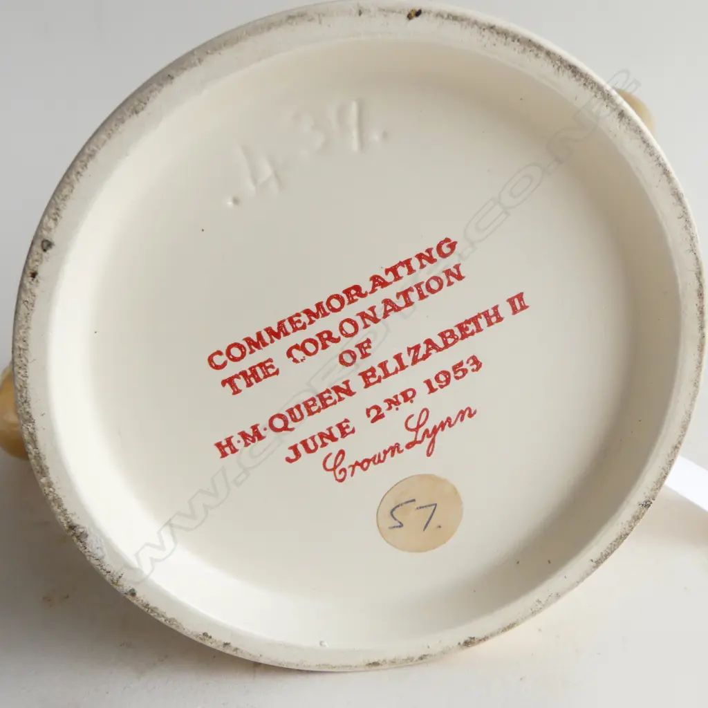 CROWN LYNN ER II 1953 CORONATION CUP H.140mm Image 1++