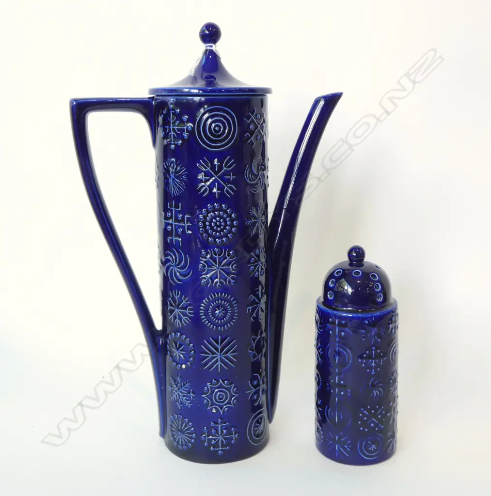 PORTMEIRION 'TOTEM' COFFEE POT H.330mm & SIFTER Image 1++