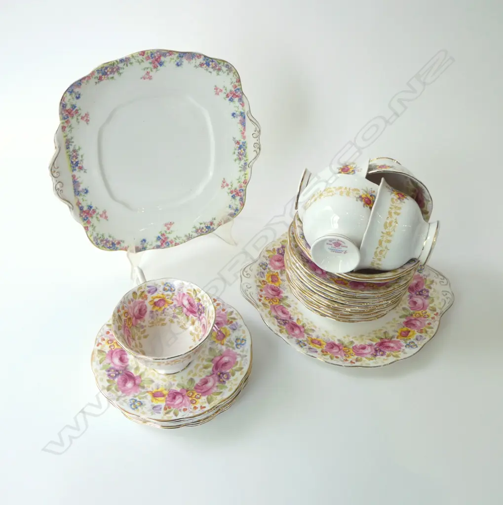 ASST ROYAL ALBERT 'SERENA' TEA CHINA Image 1++