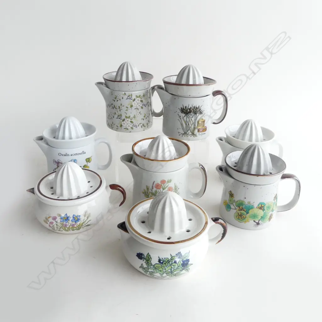 9 RETRO SPECKLED STONEWARE LEMON JUICERS w PLANT MOTIFS Image 1++