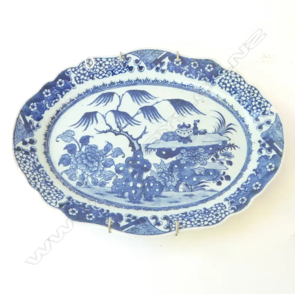 VINTAGE ORIENTAL B/W DISH 265x350mm CHIPS Image 1++