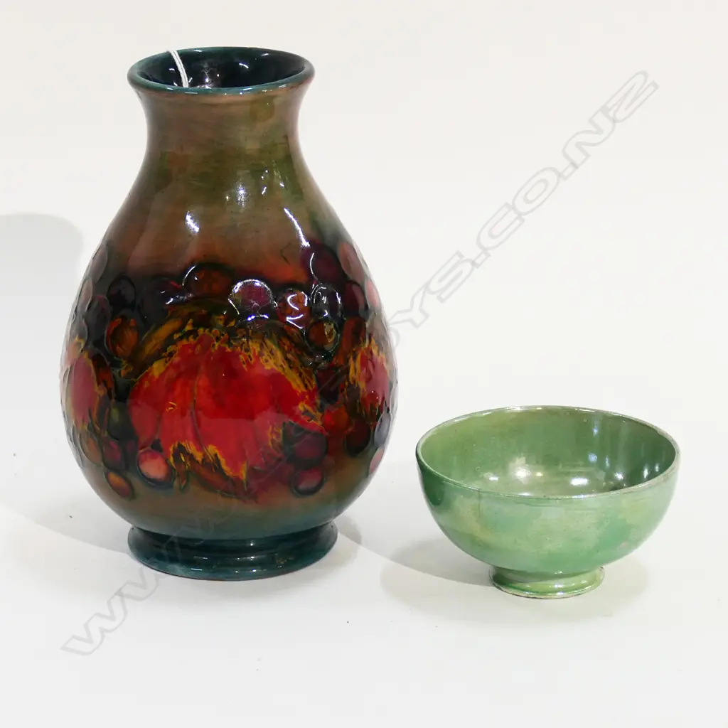 MOORCROFT VASE H.155mm + GREEN DISH 80mm dia (hairline) Image 1++