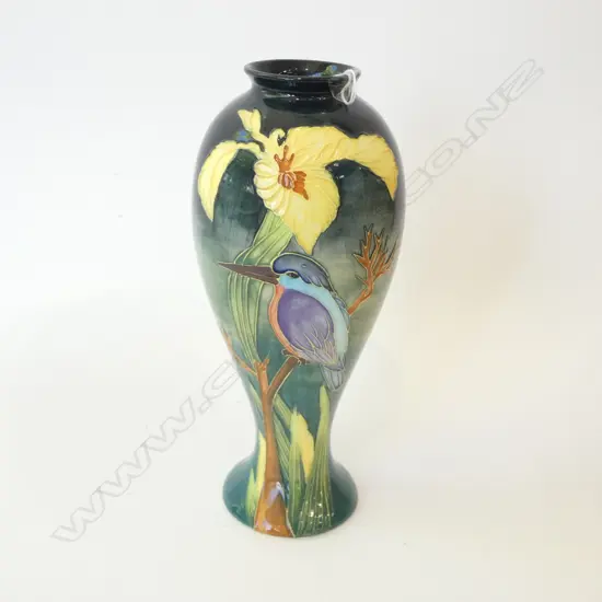 OLD TUPTON WARE VASE H.270mm