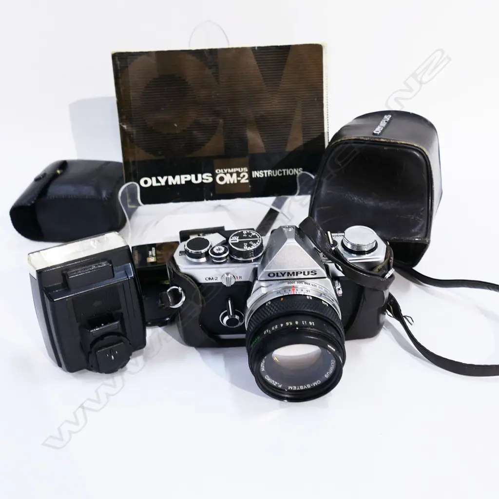 OLYMPUS OM-2 CAMERA + ACCESSORIES Image 1++