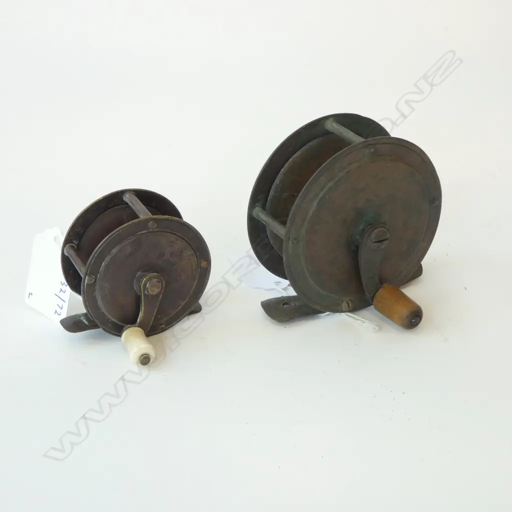 2 ANTIQUE BRAQSS FRESHWATER FISHING REELS DIA 70 & 50MM Image 1++