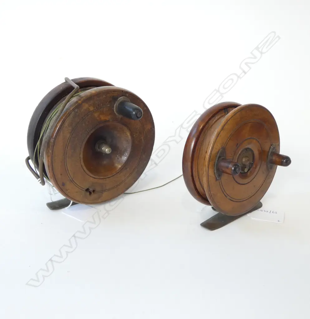 2 ANTIQUE LARGE BRASS & MAHOGANY  FISHING REELS DIA 120MM LARGEST Image 1++