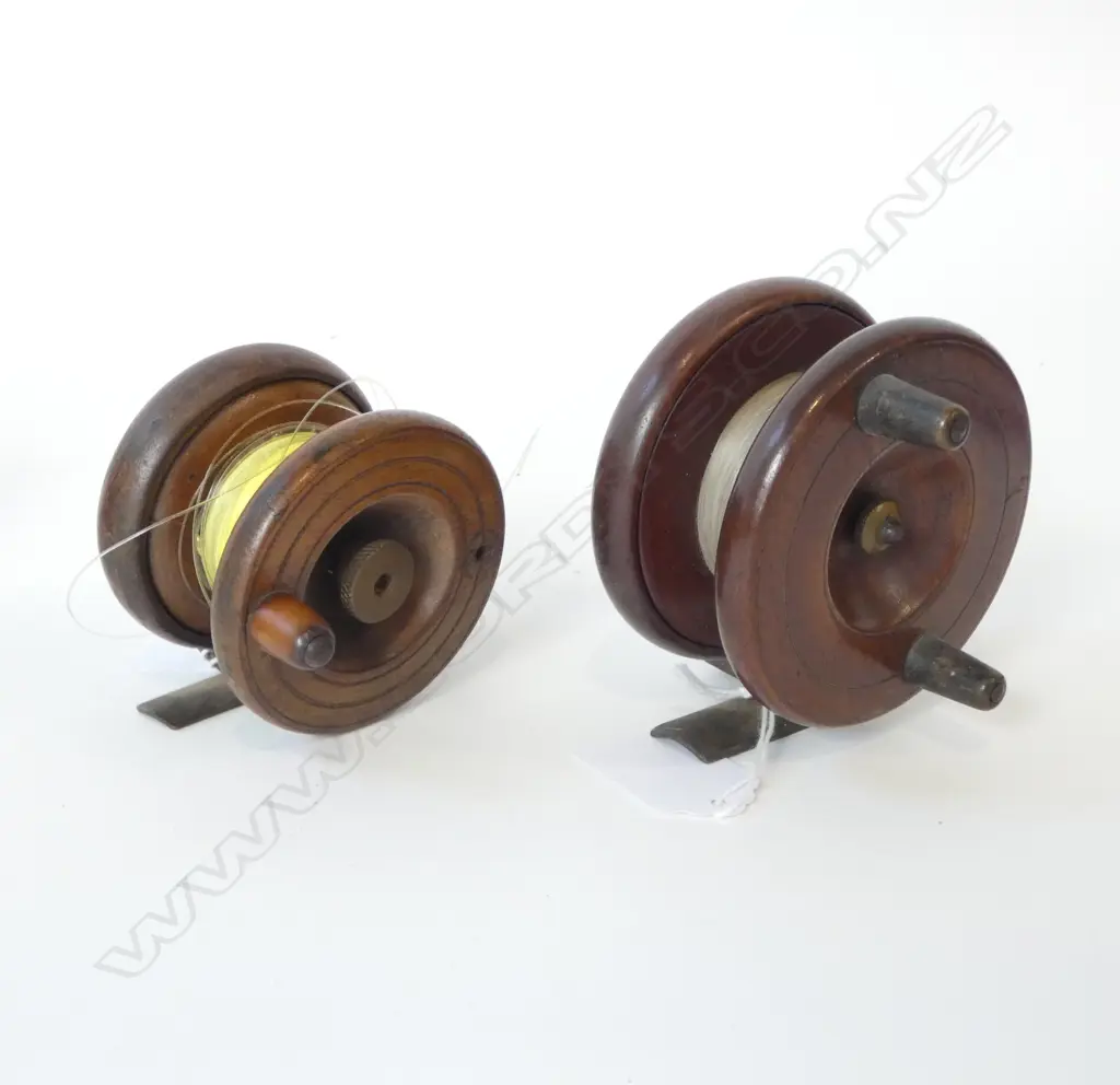 2 ANTIQUE BRASS & MAHOGNY FISHING REELS DIA 80MM LARGEST Image 1++