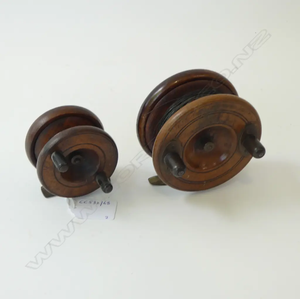 2 ANTIQUE BRASS & MAHOGANY  FISHING REELS DIA 90MM LARGEST Image 1++