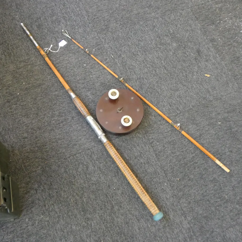 LARGE VINTAGE 2PC  CANE & REEL SALMON FISHING ROD L1930 Image 1++
