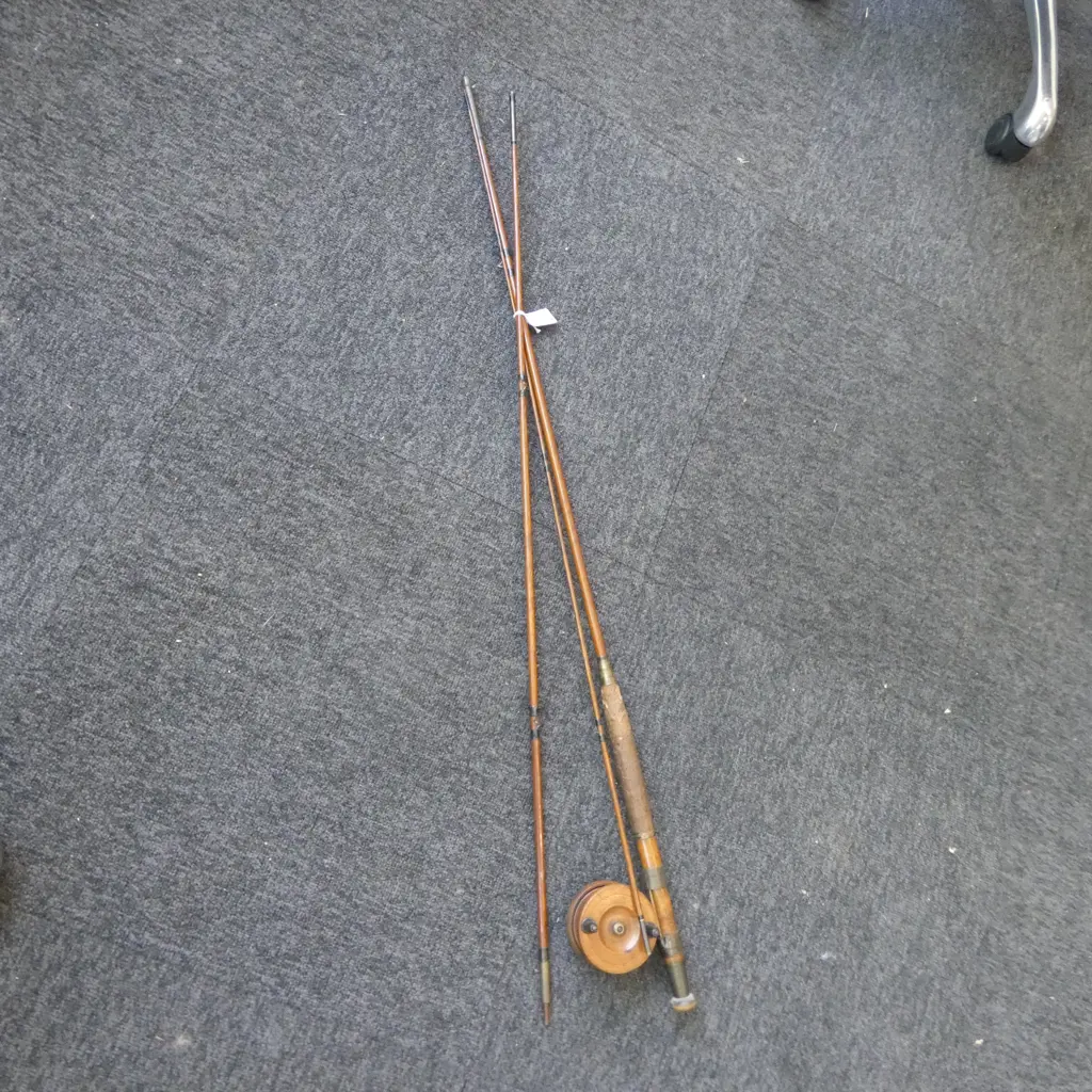 VICT MAHOGANY & BRASS 3PC ROD & REEL L2100MM Image 1++