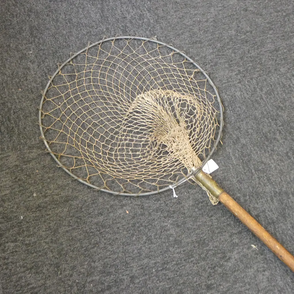 VINTAGE LONG REACH BRASS & IRON FISHING  NET L1980MM DIA 400 Image 1++